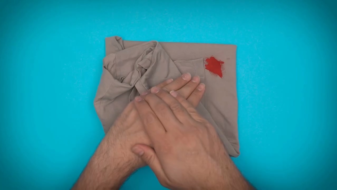 نماز خواندن با لباس آغشته به خون